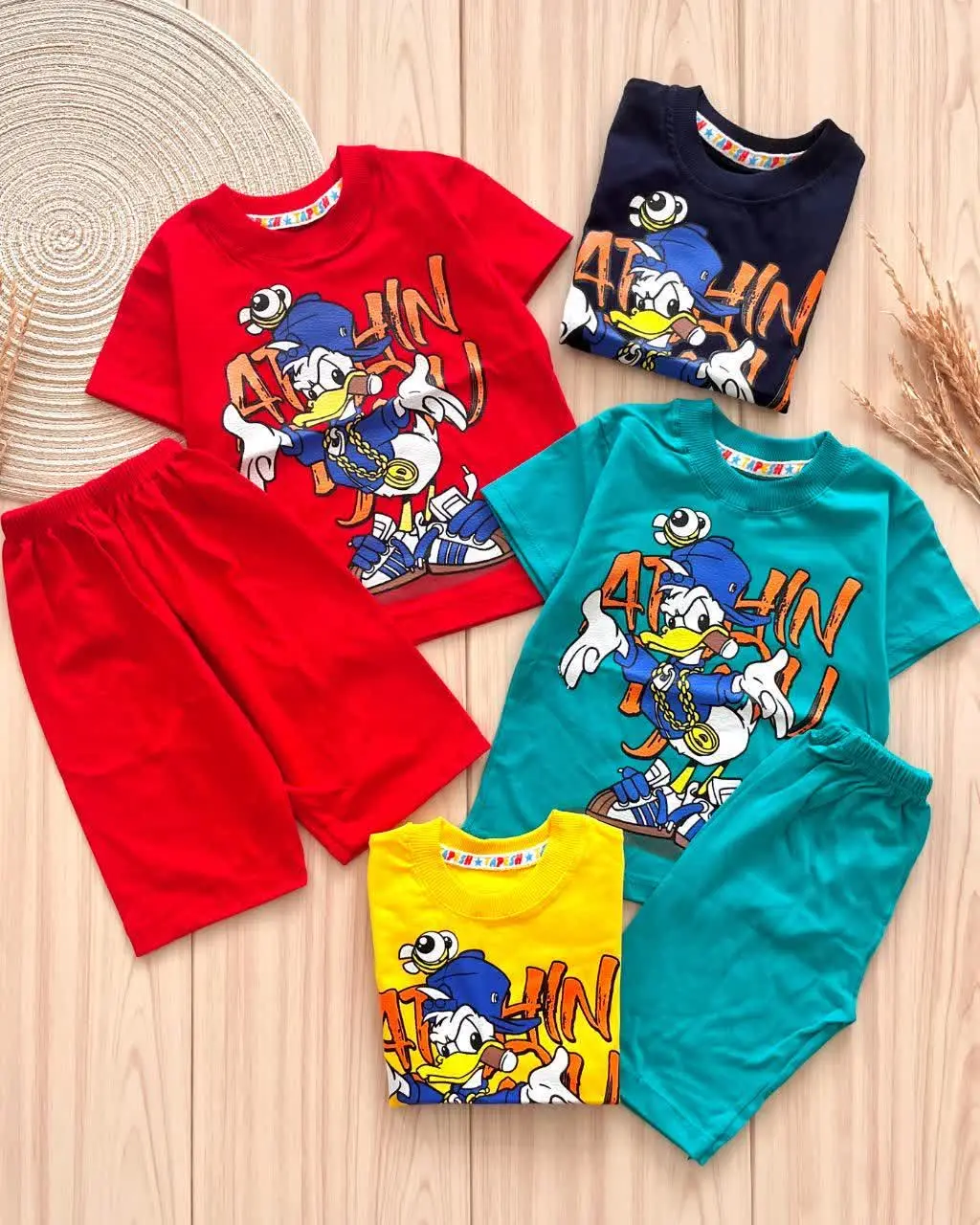 لباس بچه گانه تیشرت شلوارک اردک بلا
