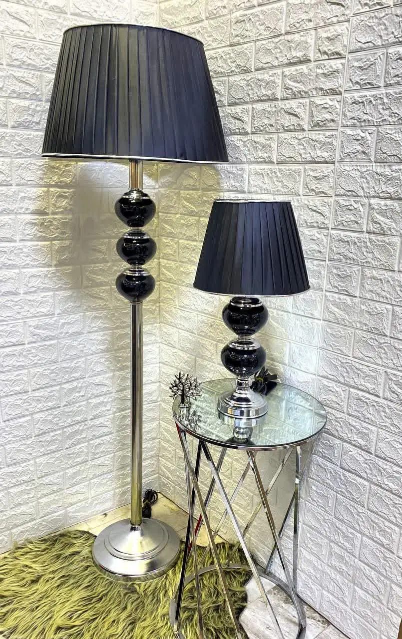 سه گوی کنار سالنی مشکی کروم...