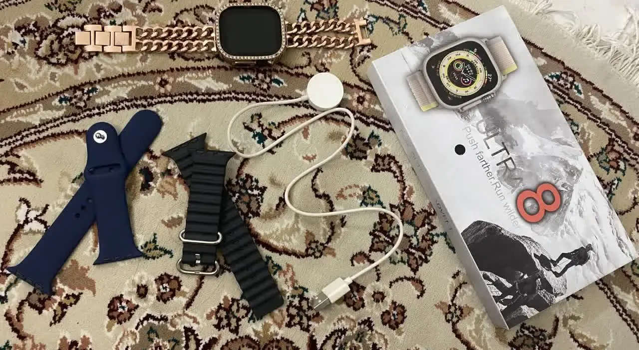 ساعت هوشمند اولترا در حد نونو دارای کارتن و شارژر و بند اضافه و گارد
