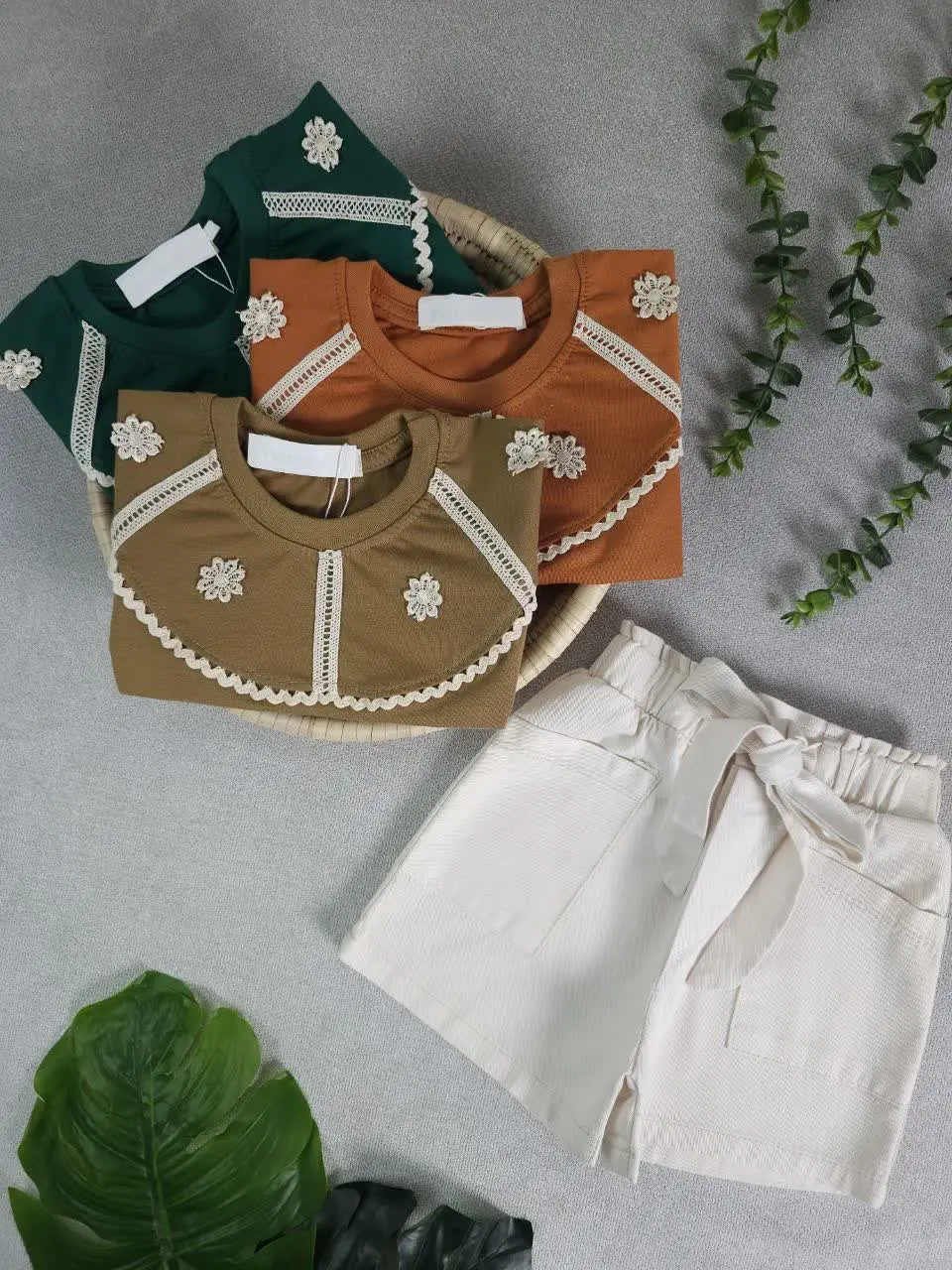 کراپ شلوارک مروا
