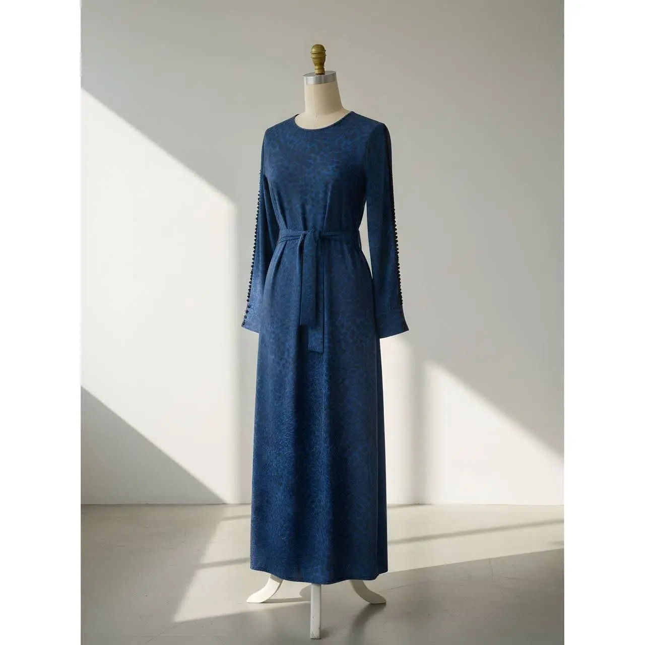 ✔️آستین تور دارد، کمربند هم...