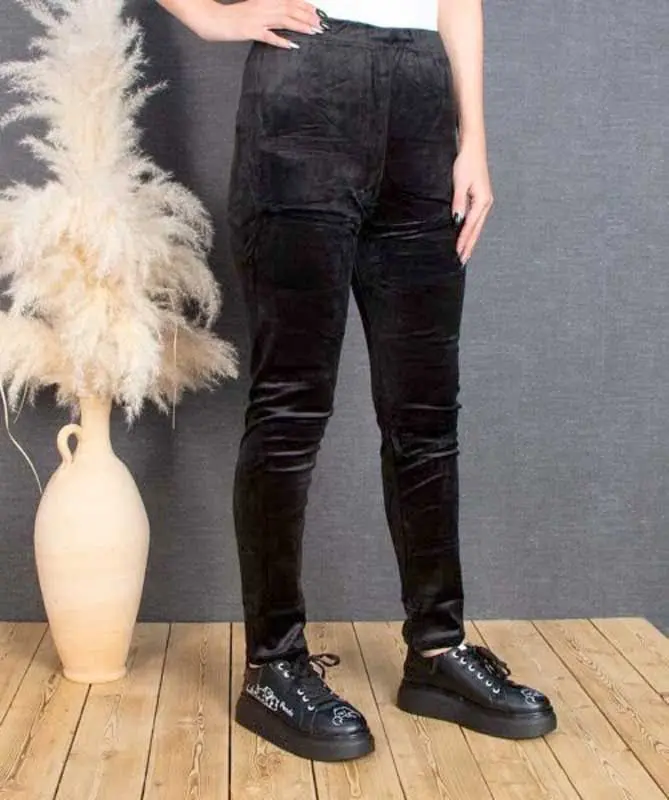 🧵🪡شلوار مخمل ساده مشکی
