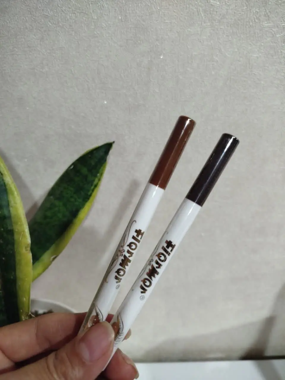 خط چشم قهوه ای فلورمار 😍