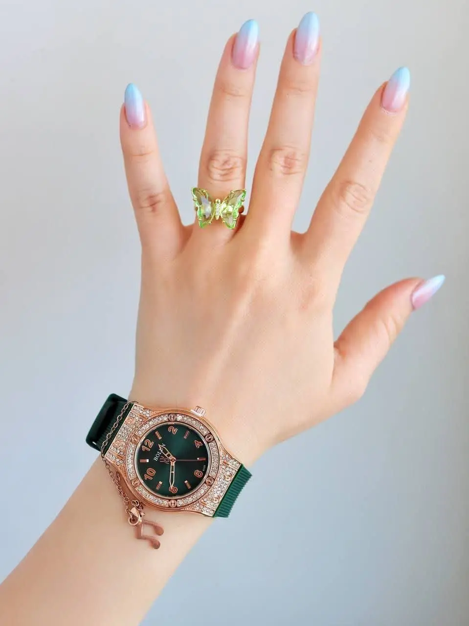 انگشتر سبز موجود نمی باشد ❌