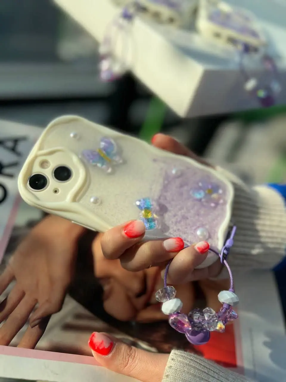 قاب موجی شاینا گل و پروانه با آویزست مخصوص انواع #سامسونگ #شیائومی و #آیفون 
