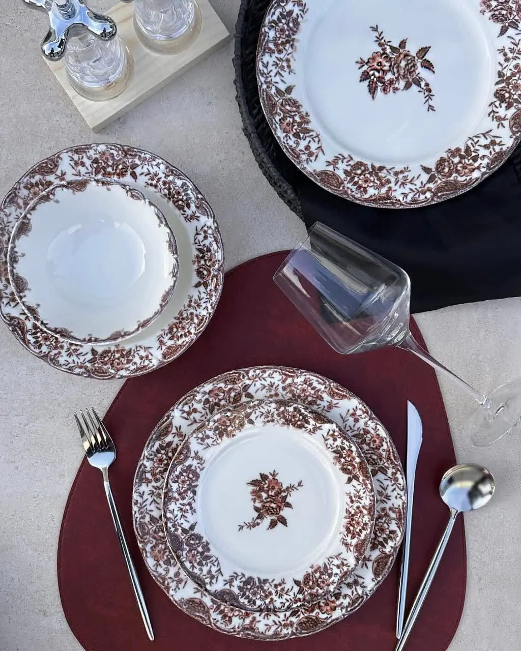 خوشگلترین سرویس غذا خوری که برامون اومده 
