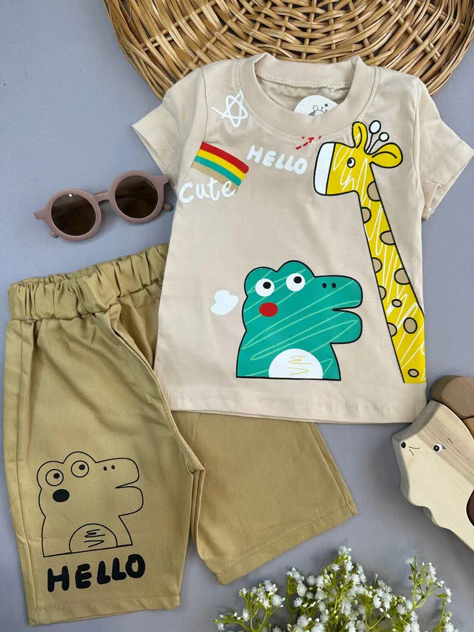 تیشرت شلوارک طرح زرافه و تمساح نوزادی و کودک کد ۱۱۰۷۸ 
