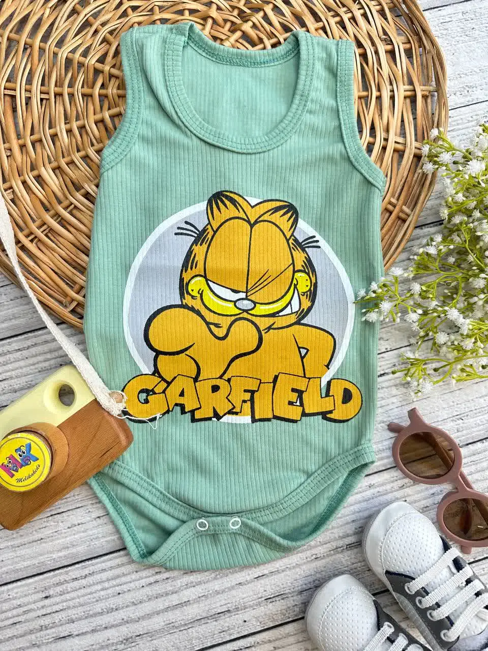 بادی زیردکمه کبریتی طرح گارفیلد نوزادی و کودک کد ۱۱۸۱۰۱ 
