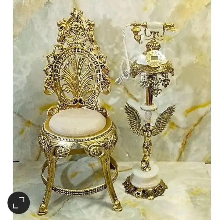 تلفن برنزی ایستاده فرشته با...