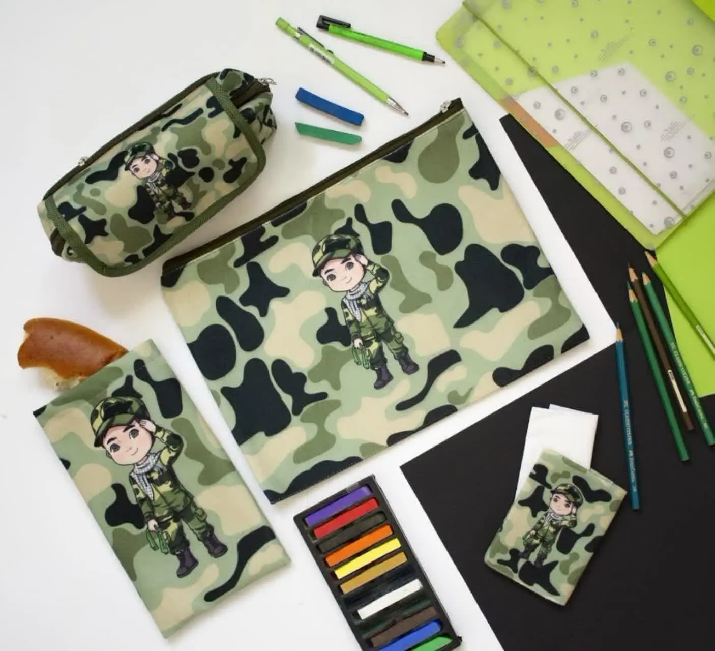 ست چریکی که قبلا جادستمالش روداشتیم و توی هر سفارش پسرونه بود 
