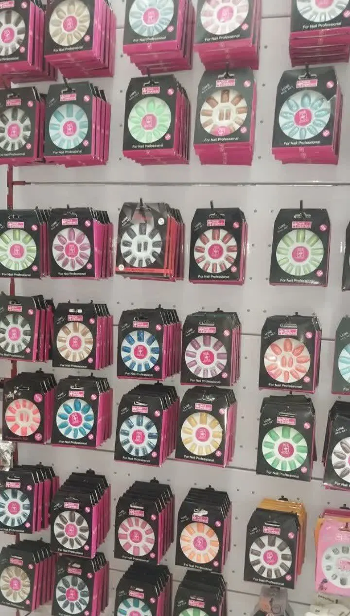 ناخن چسبی بزرگ سال