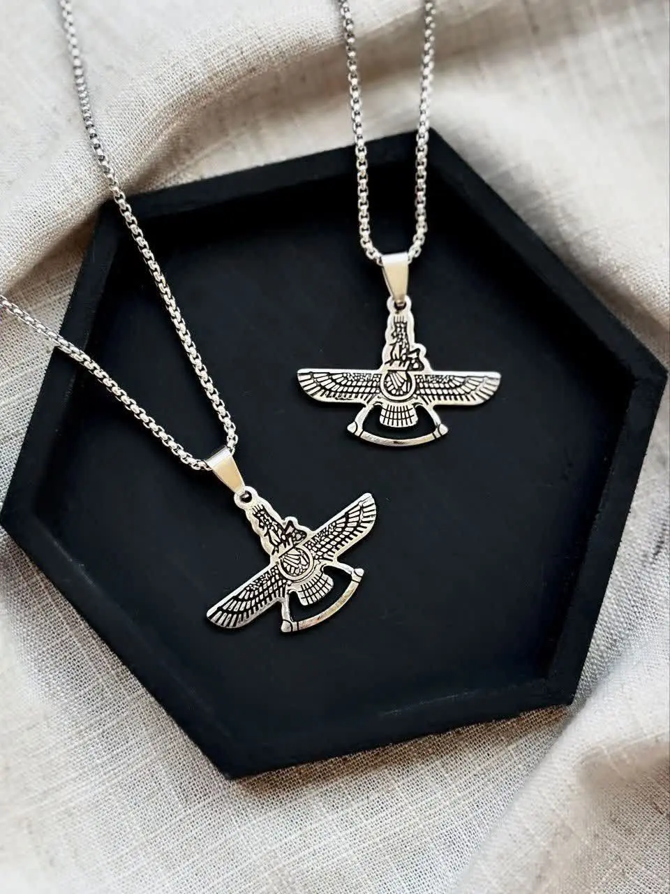 گردنبند فروهر فقط یک اکسسور...