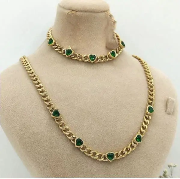 ببین نگین سبز چه کرده😍😍
