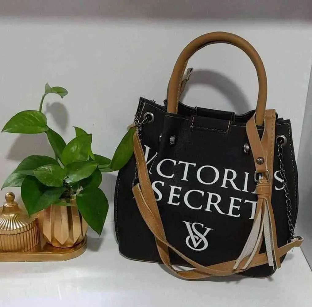 عسلی آبی. مشکی. سبز😍😘
