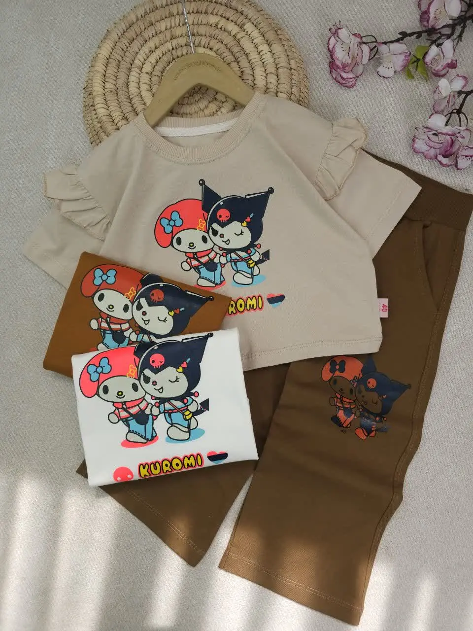 کراپ و شلوار دخترانه کرومی ملودی استیکر قلب
