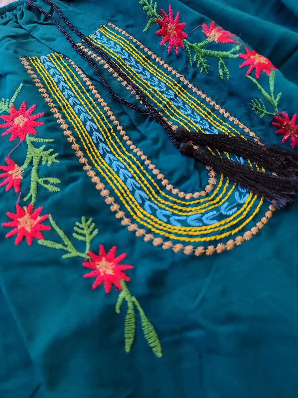 نام: شومیز گلدوزی ۱۳۴۶
