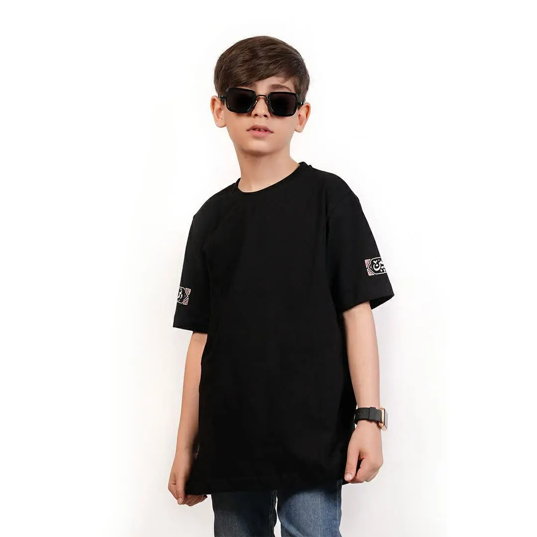 پدر در دو گوشم سرود این سخن که‌ای نازنین طفل دلبند من
