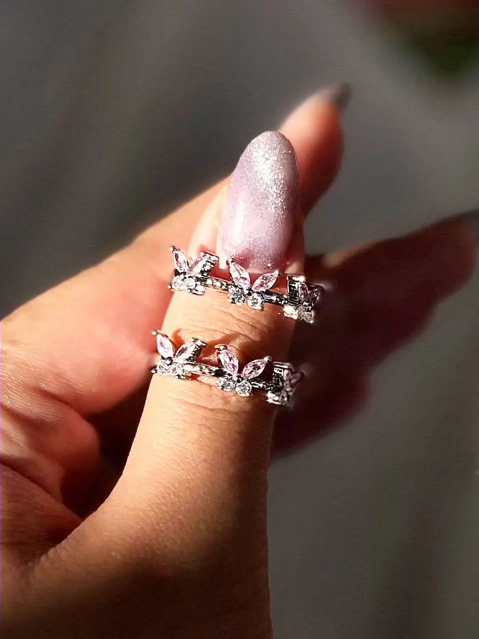 - انگشتر پروانه