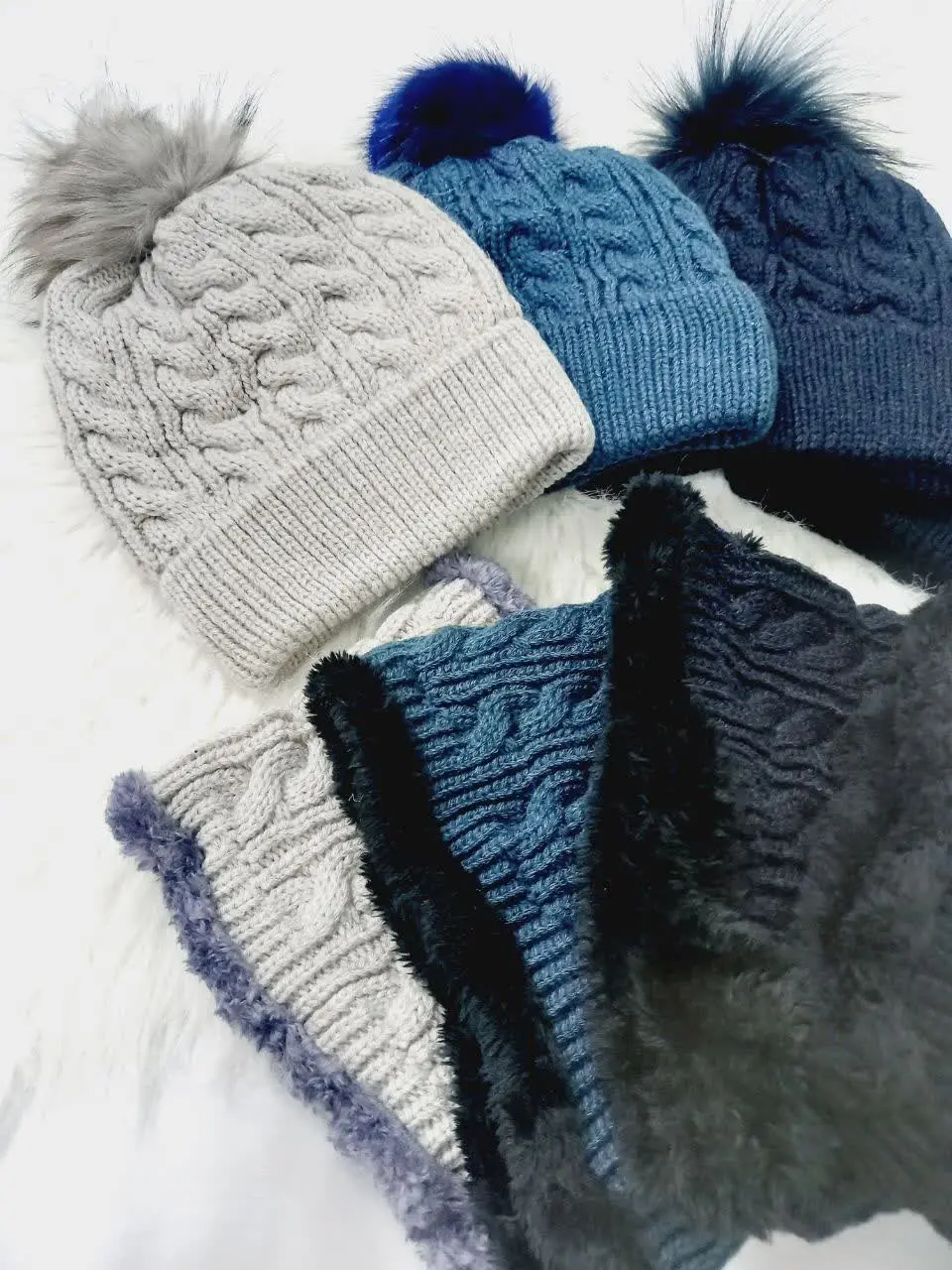 کلاه پومدار با شال رینگی
