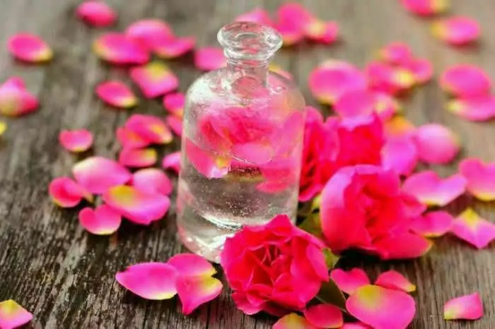 گلاب ۱ لیتری قمصر کاشان 
