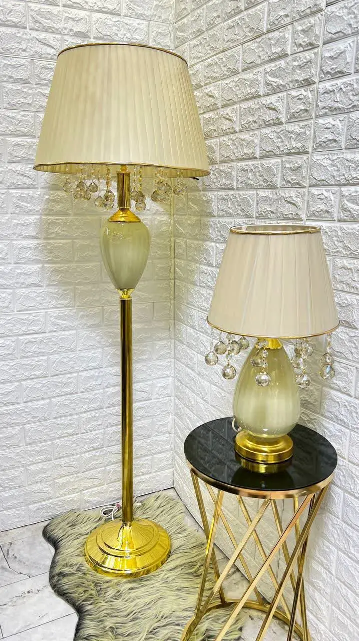 کنار سالنی بزرگ طوق کرم فور...