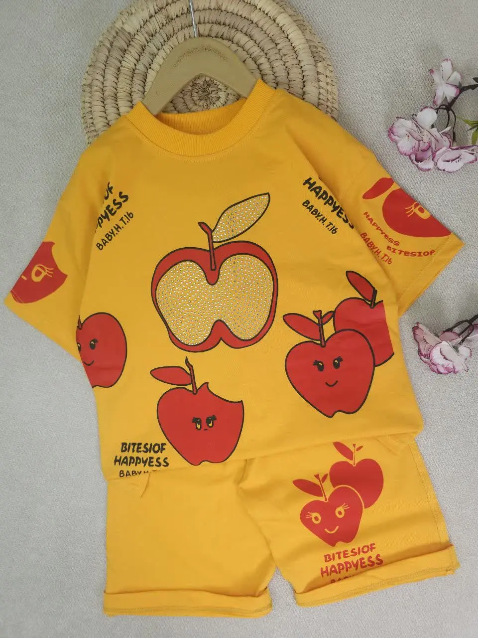 تیشرت و شلوارک دخترانه سیب نگین دار
