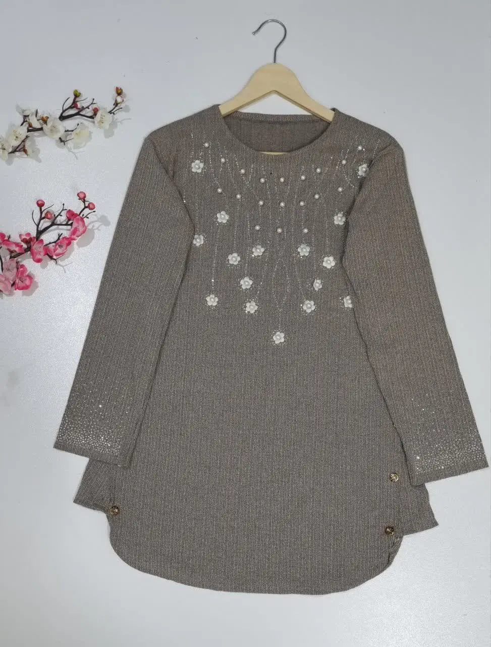  یه کار خوشگل و زیبا با نگین و مروارید دوزی زیبا و تنخوری عالی مخصوص شیک پوشان #ماهان. 
