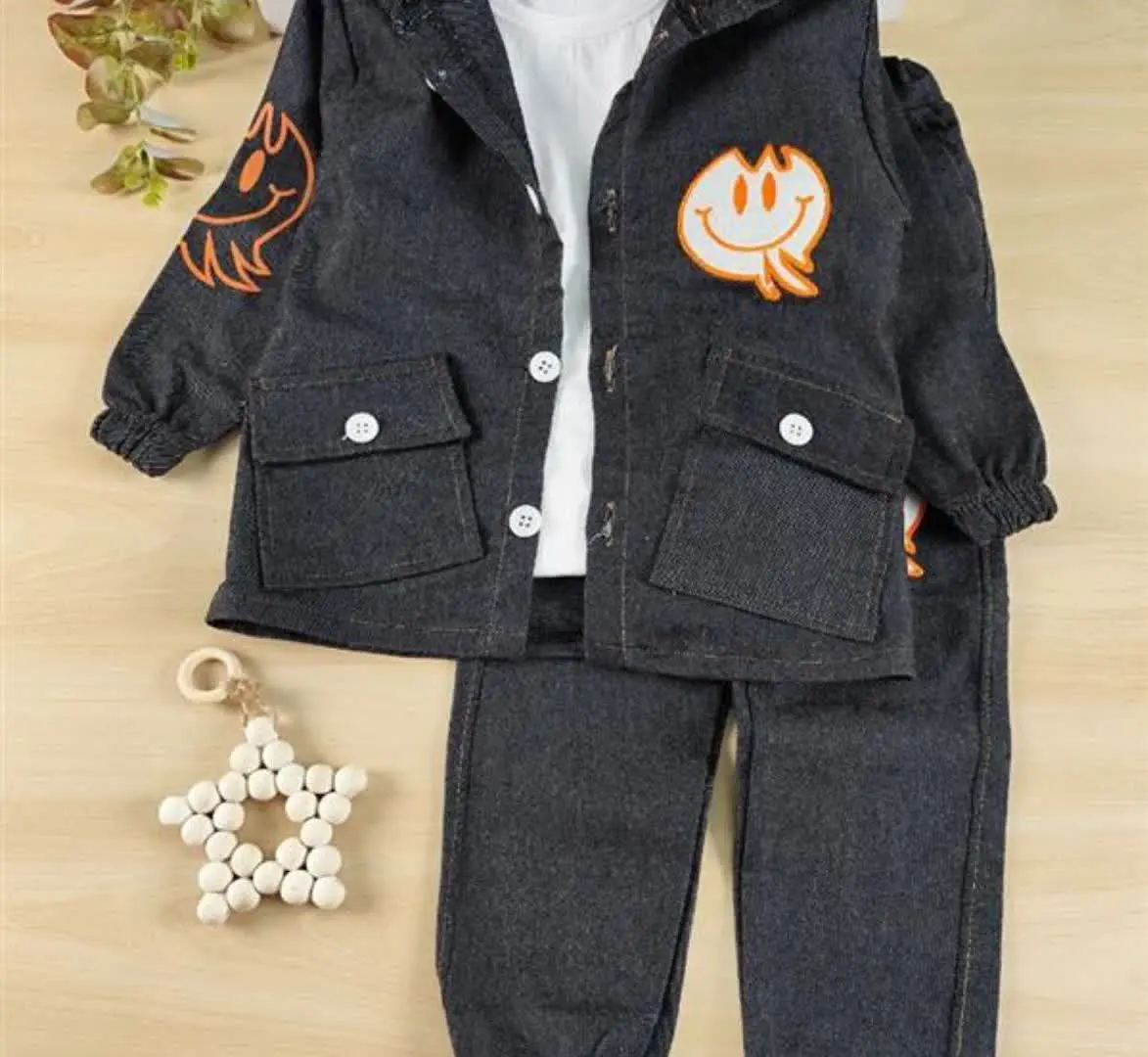 سه تیکه ایموجی‌ها
