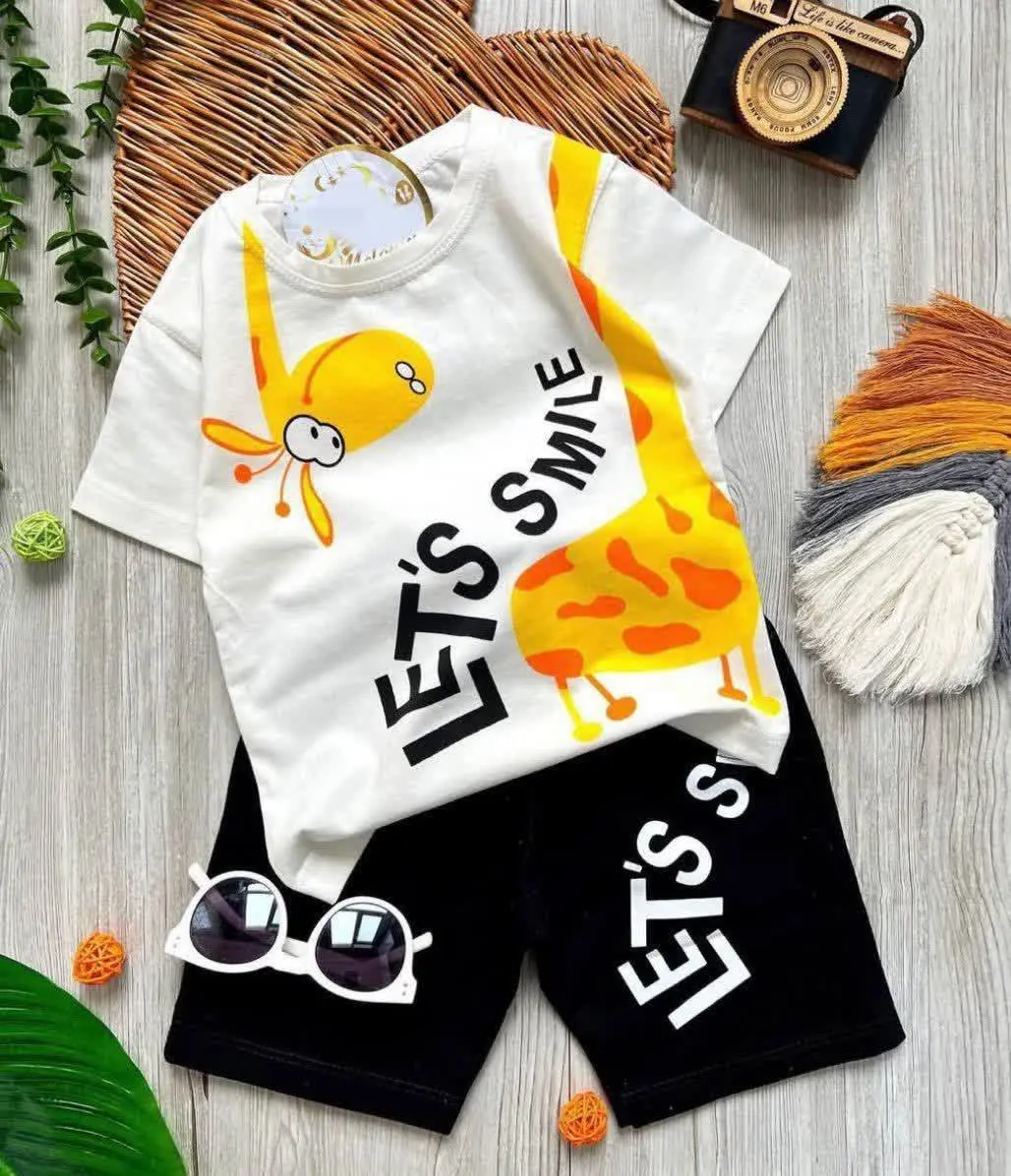 تیشرت و شلوارک زرافه
