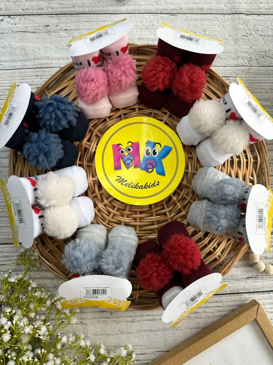 جوراب لاو پوم دار نوزادی و کودک کد ۷۱۰۵۷ 
