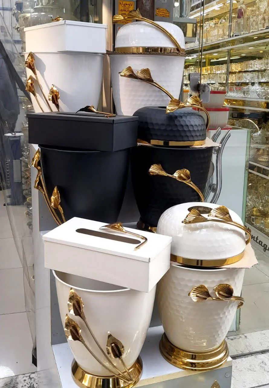 در سه رنگ. کرم مشکی سفید