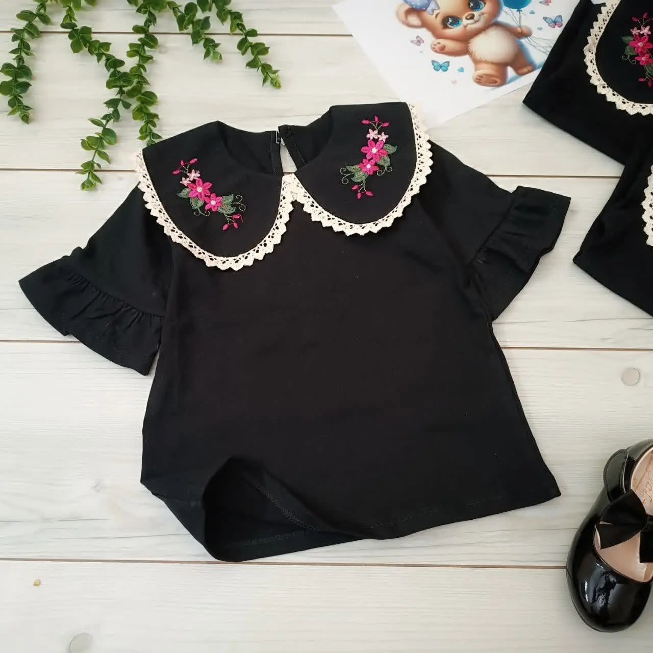 آستین چین چینیش در کنار یقه گلدوزی خوشگلش دل دخترا رو میبره😍😍
