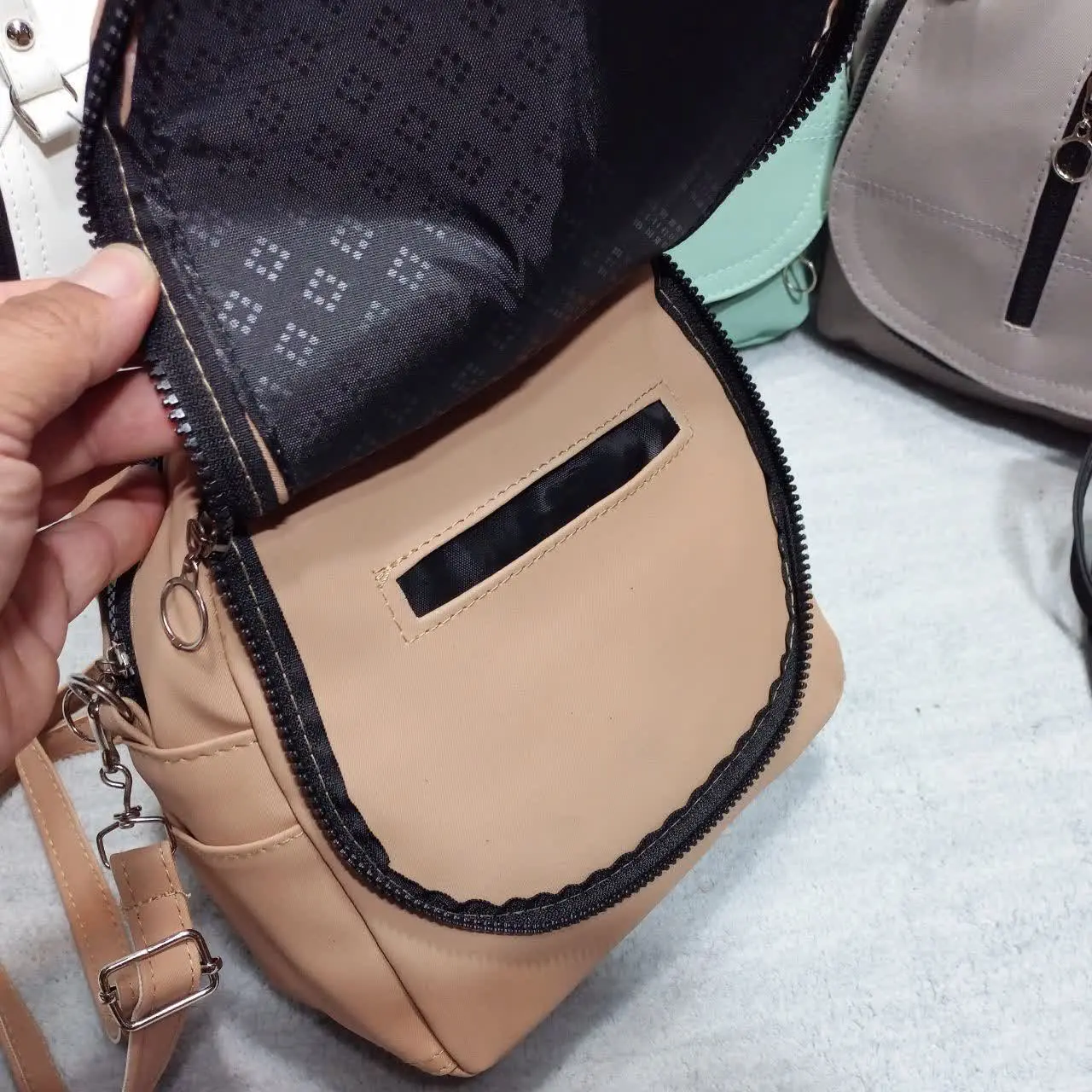 👜نام: کیف وسط زیپ
