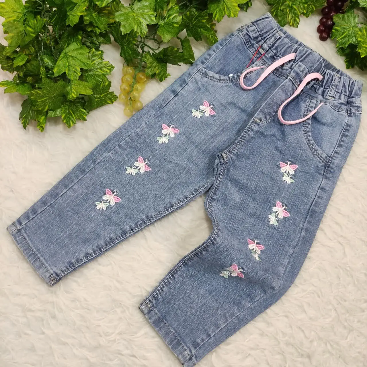شلوار جین گلدوزی پروانه🦋🦋
