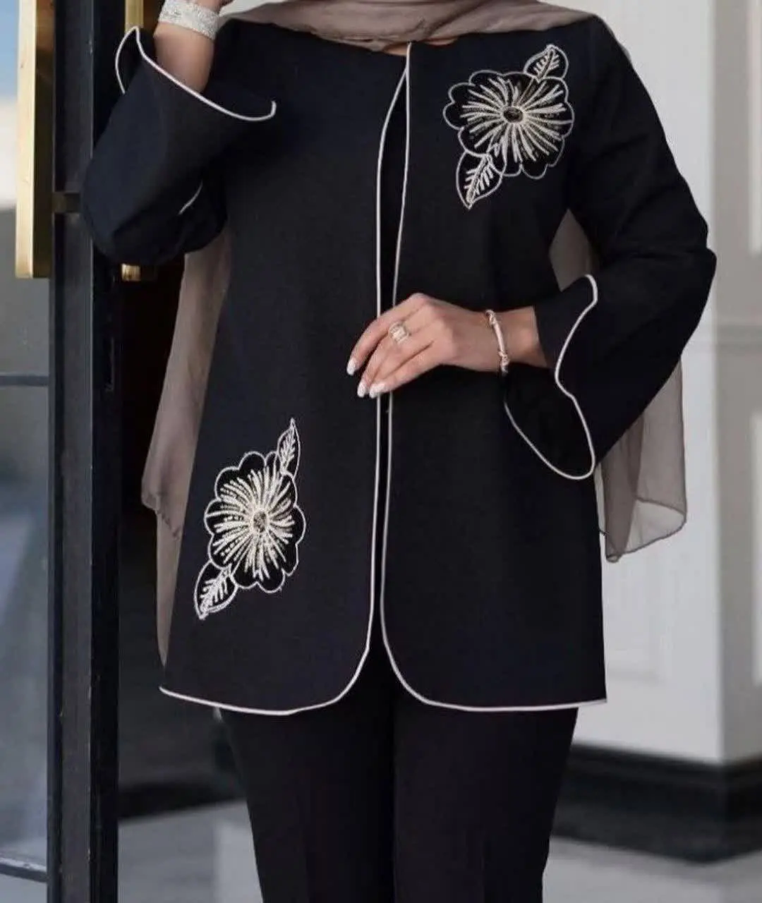 بفرمایید مدل شکیلا 😌این مانتو تاریخ انقضانداره از بس خوش کیفیته 🤌🏻😌
