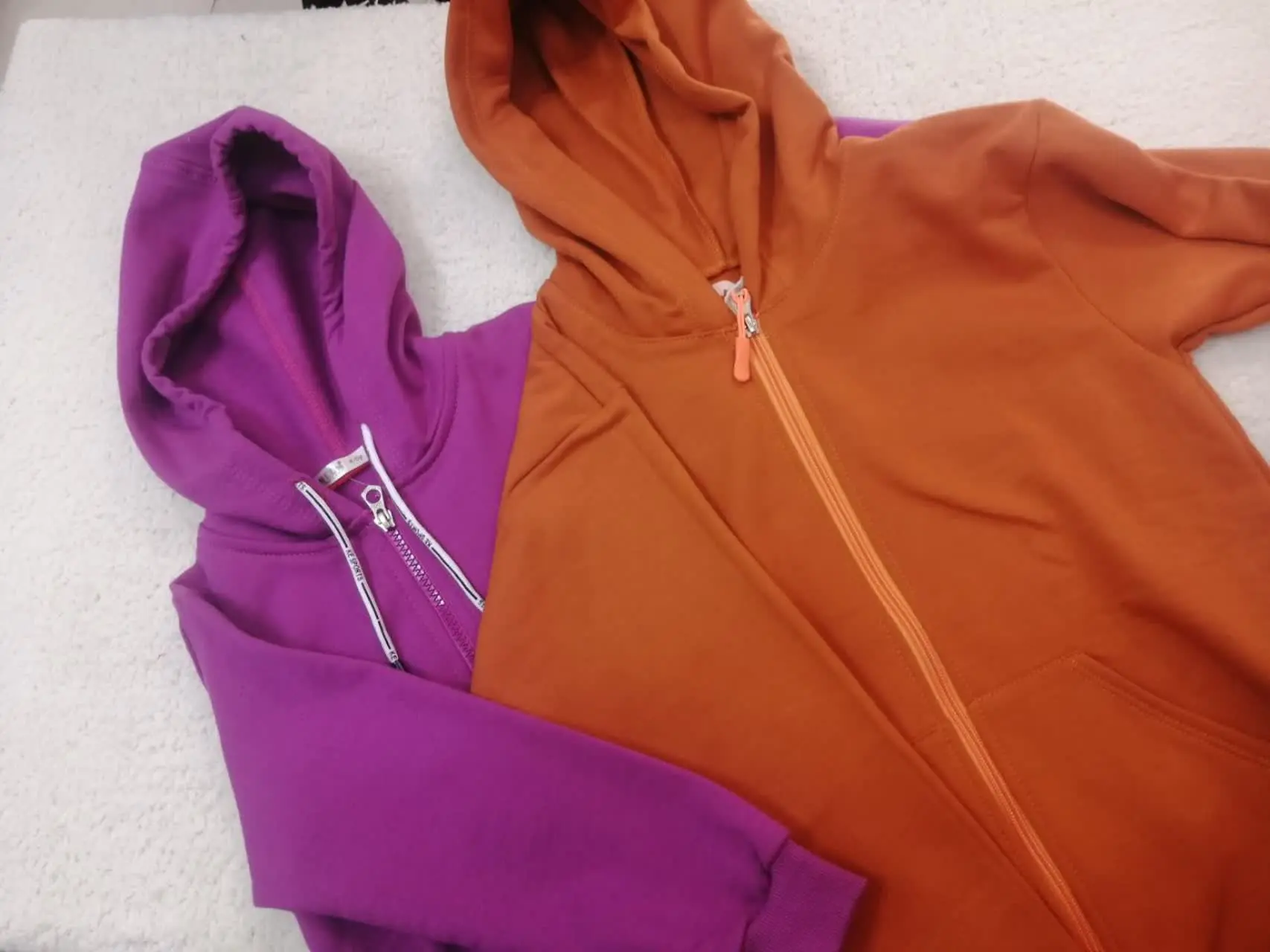 موجودی سویشرت در مغازه
