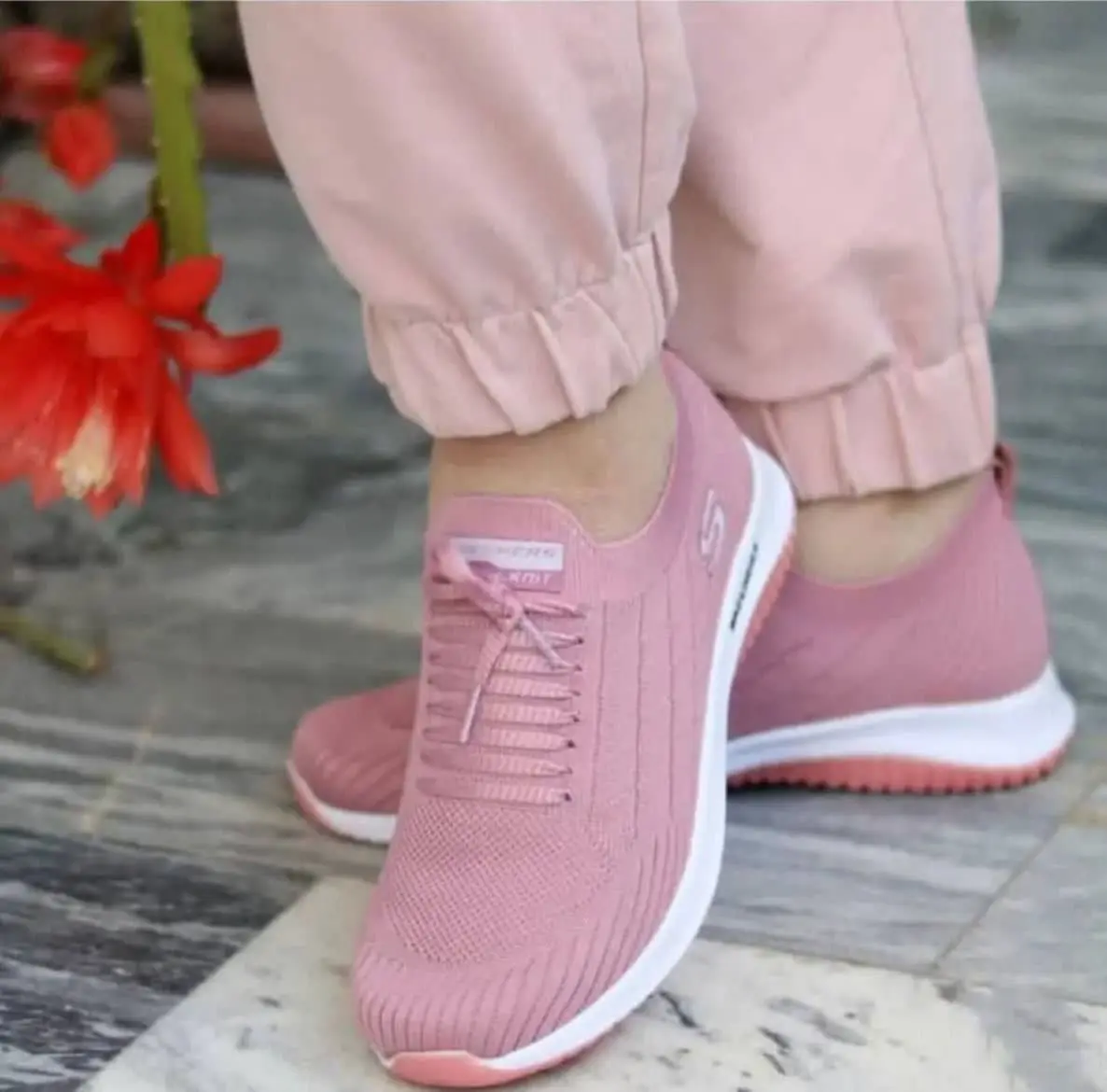 رنگبندی: مشکی. طوسی سفید صورتی