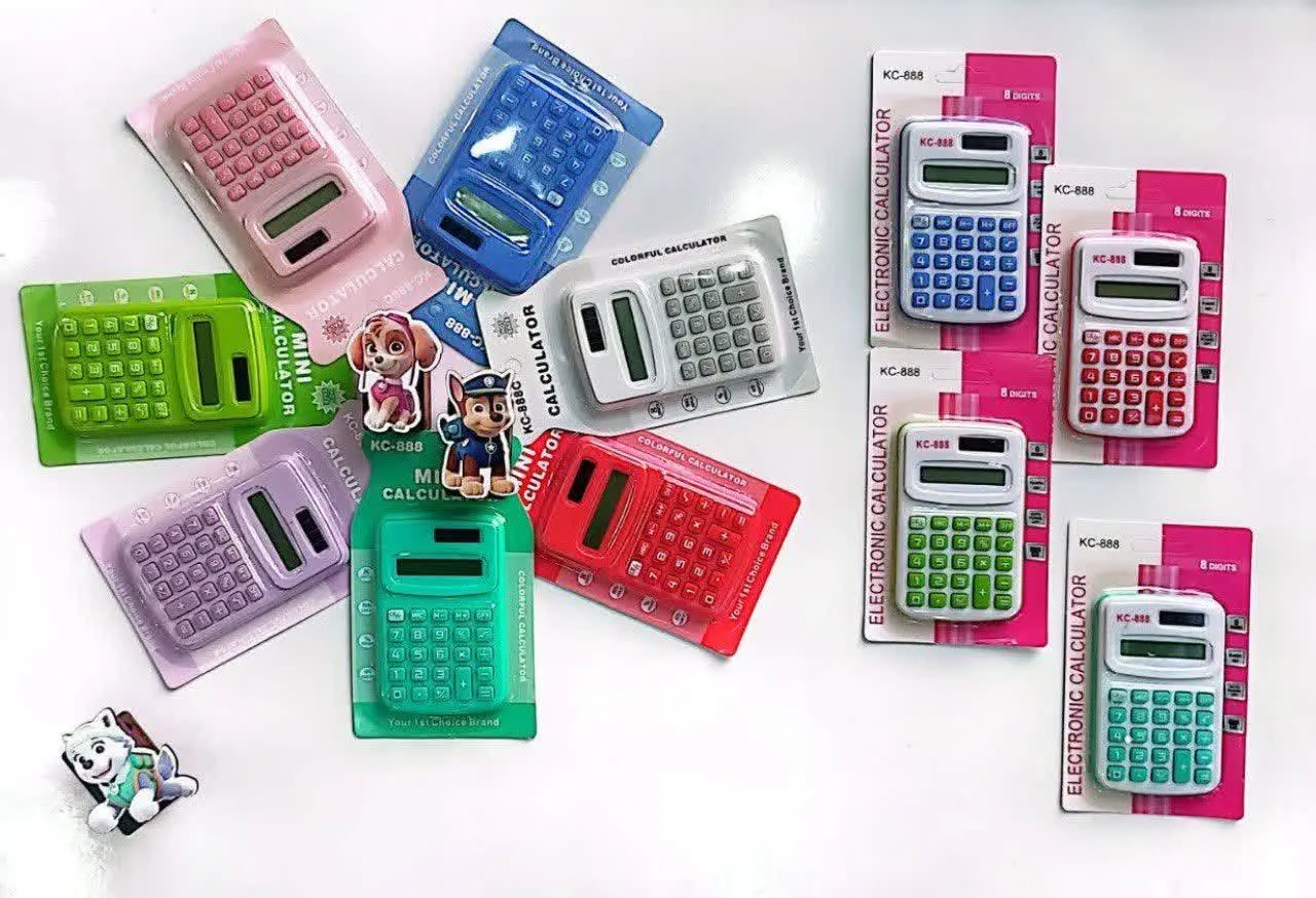 ماشین حساب جیبی در رنگ‌های متنوع 
