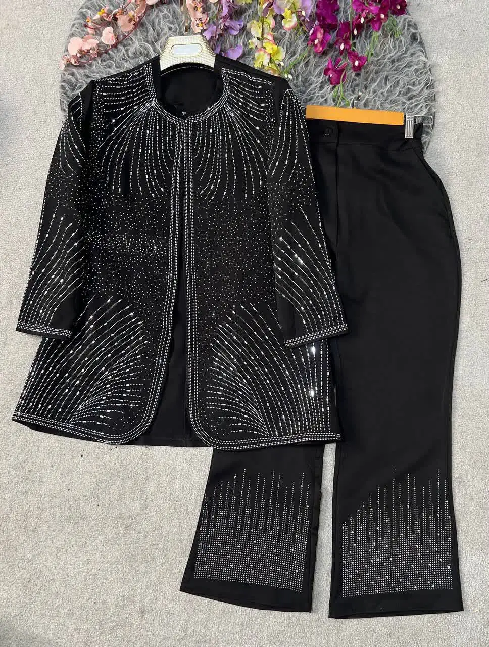 👚 نام: کت شلوار مزونی لاریسا
