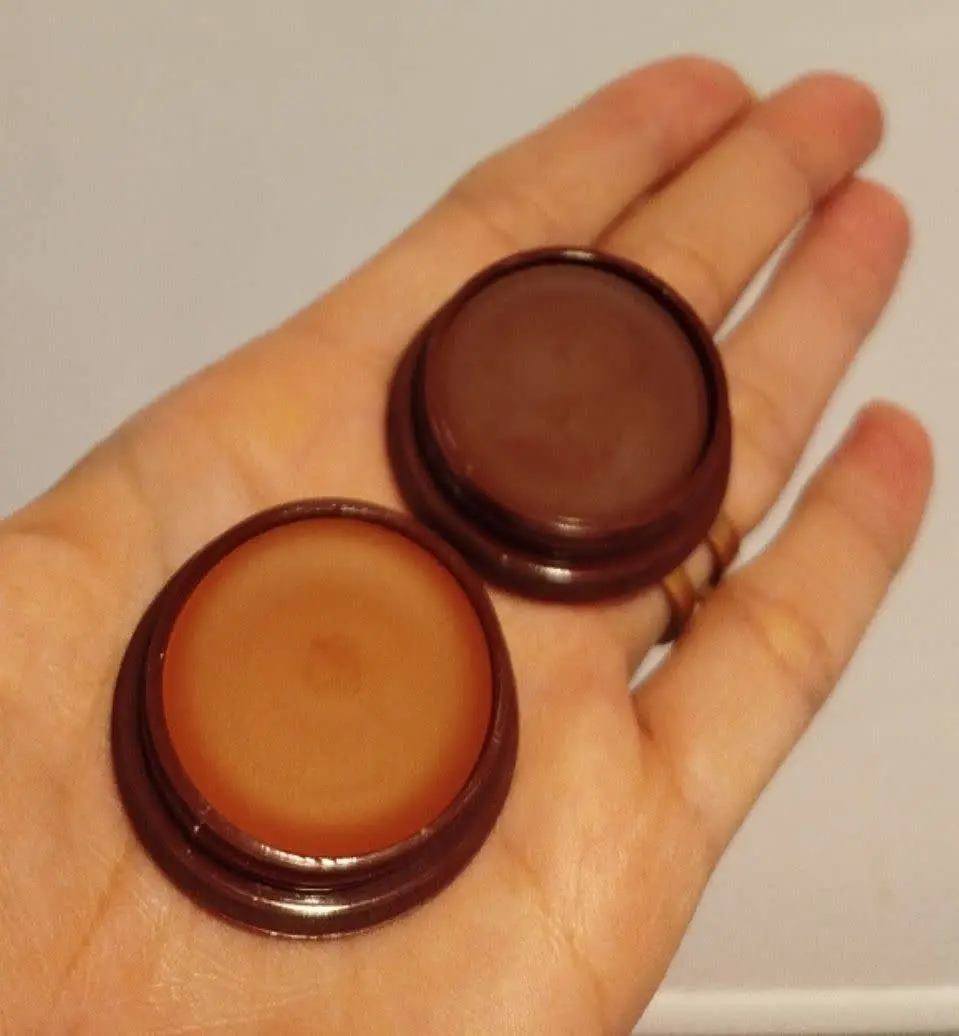 دو رنگ قهوه ای روشن و تیره