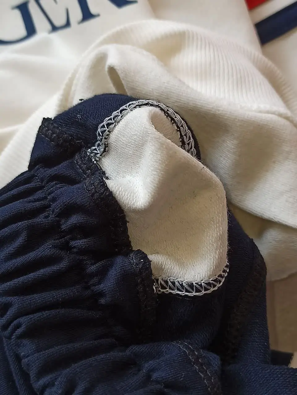 استایلشو تکمیل میکنه✌🏽