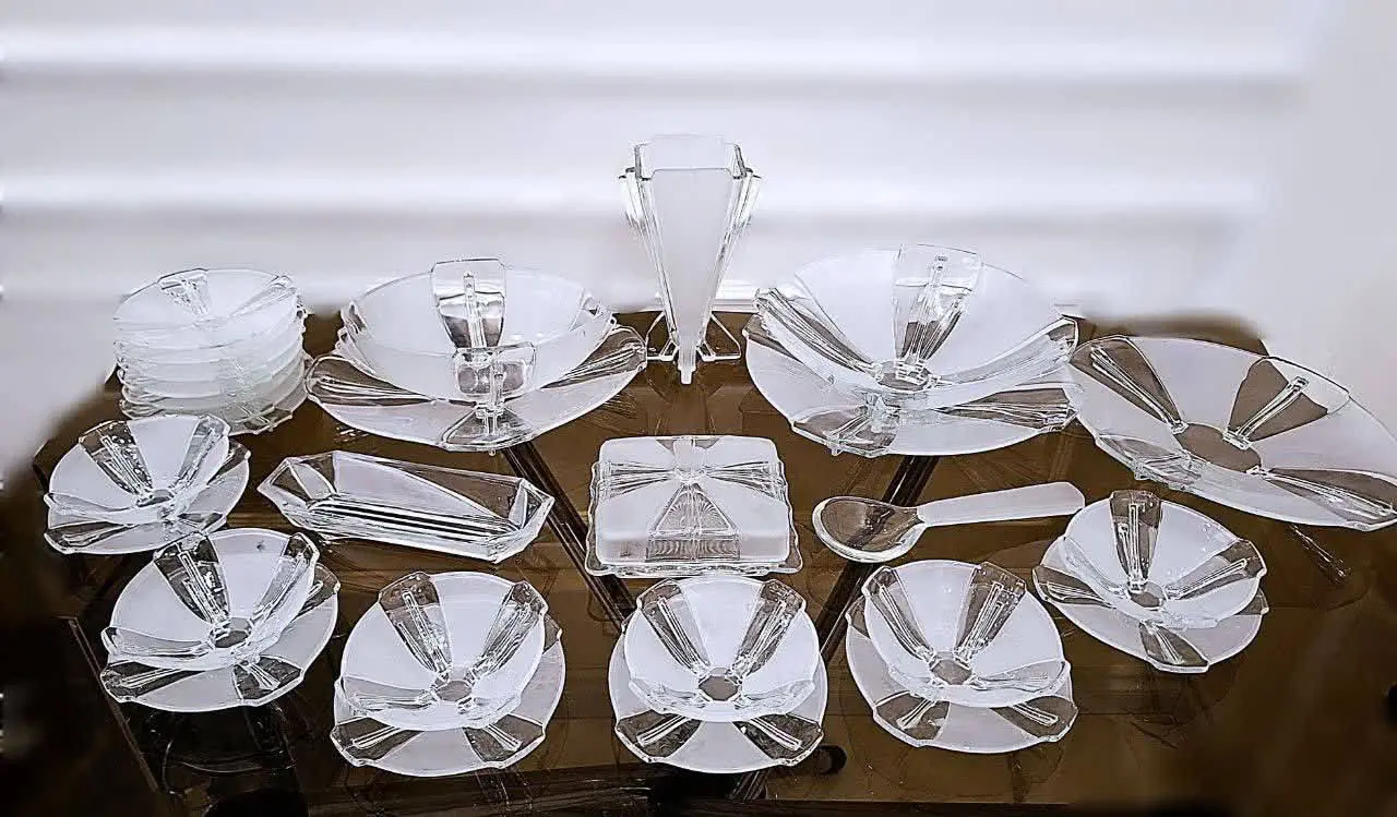 سرویس ۲۸ پارچه‌ی چک 
