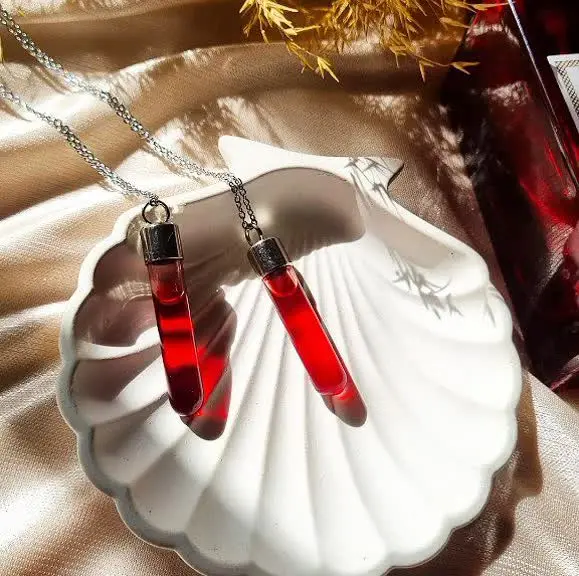 گردنبند ترند شیشه خون