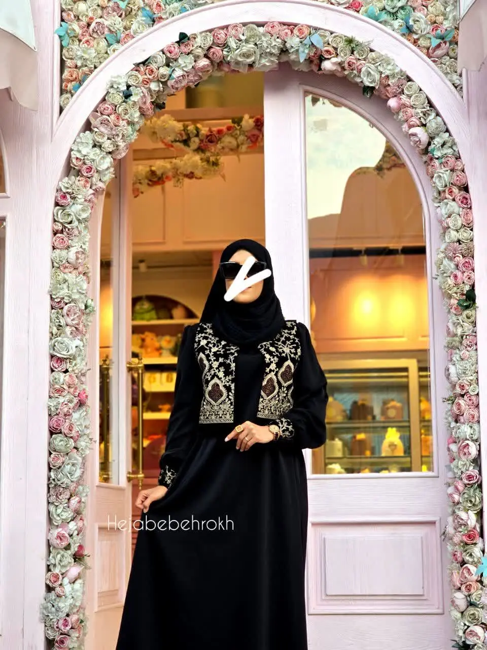 ست پیراهن عبایی +وست مخمل سوزن دوزی هندی
