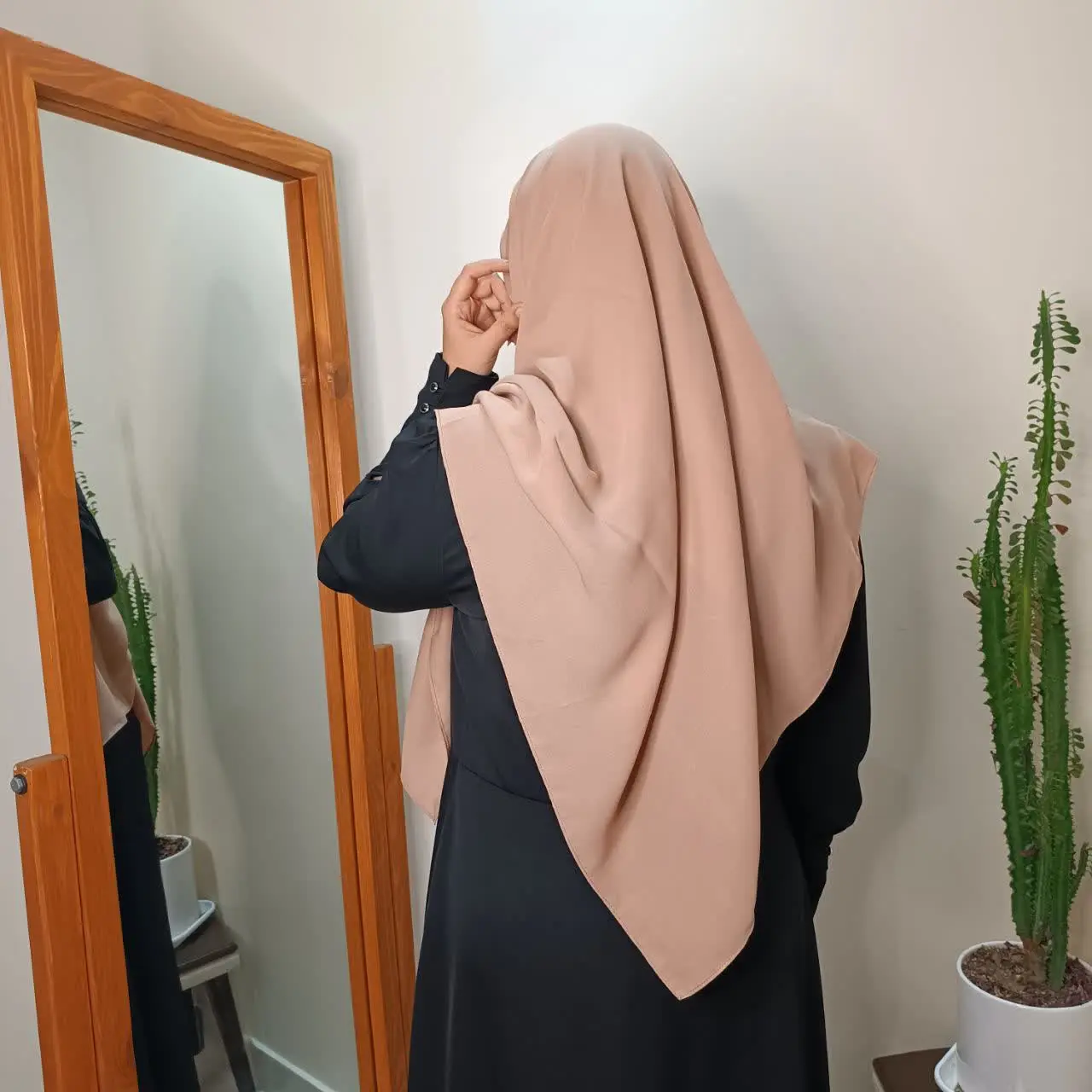 کرم نسکافه ای کرپ تک رنگ🪔