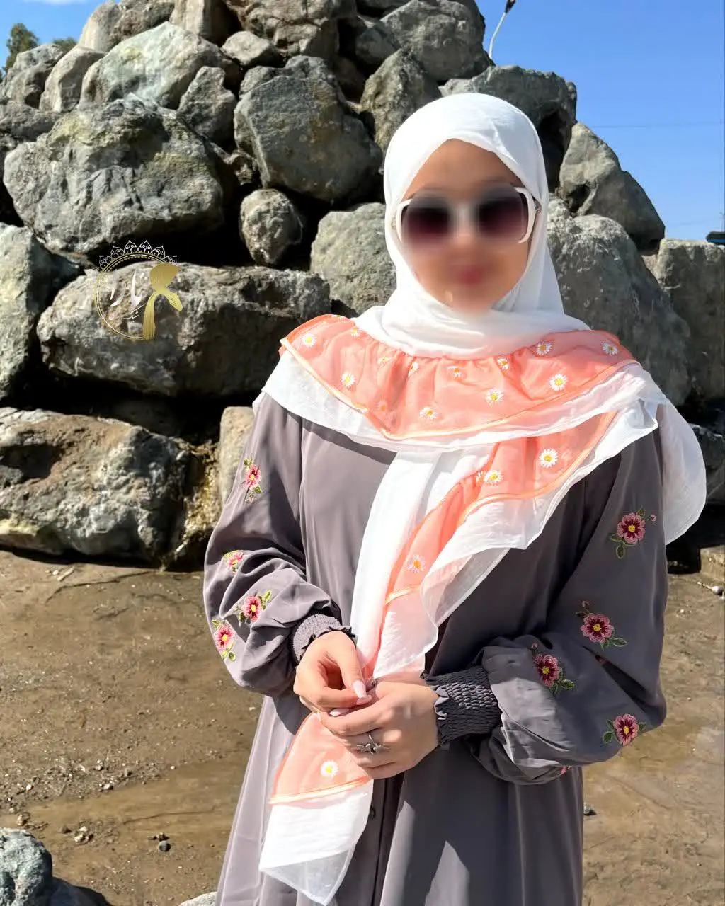 سفید مدل دو چین تور بابونه وسط😍👌
