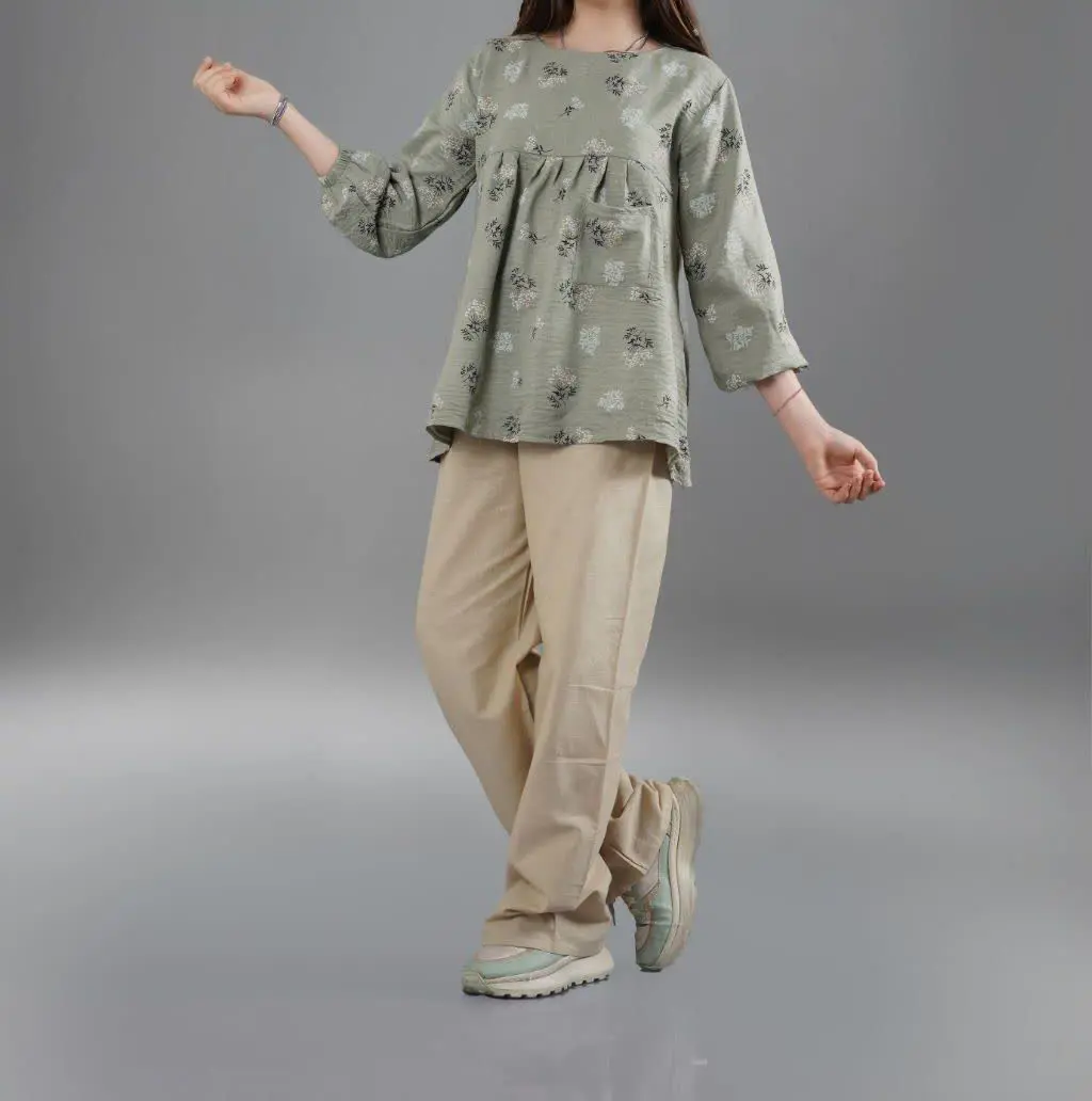 الوعده وفا می‌دونم که خیلی منتظرش بودین ☺️☺️چون شومیز شلوارای ما امتحان خودشو پس داده ✌️وهمه می‌دونن که چقدر با کیفیت قواره داره 👌
