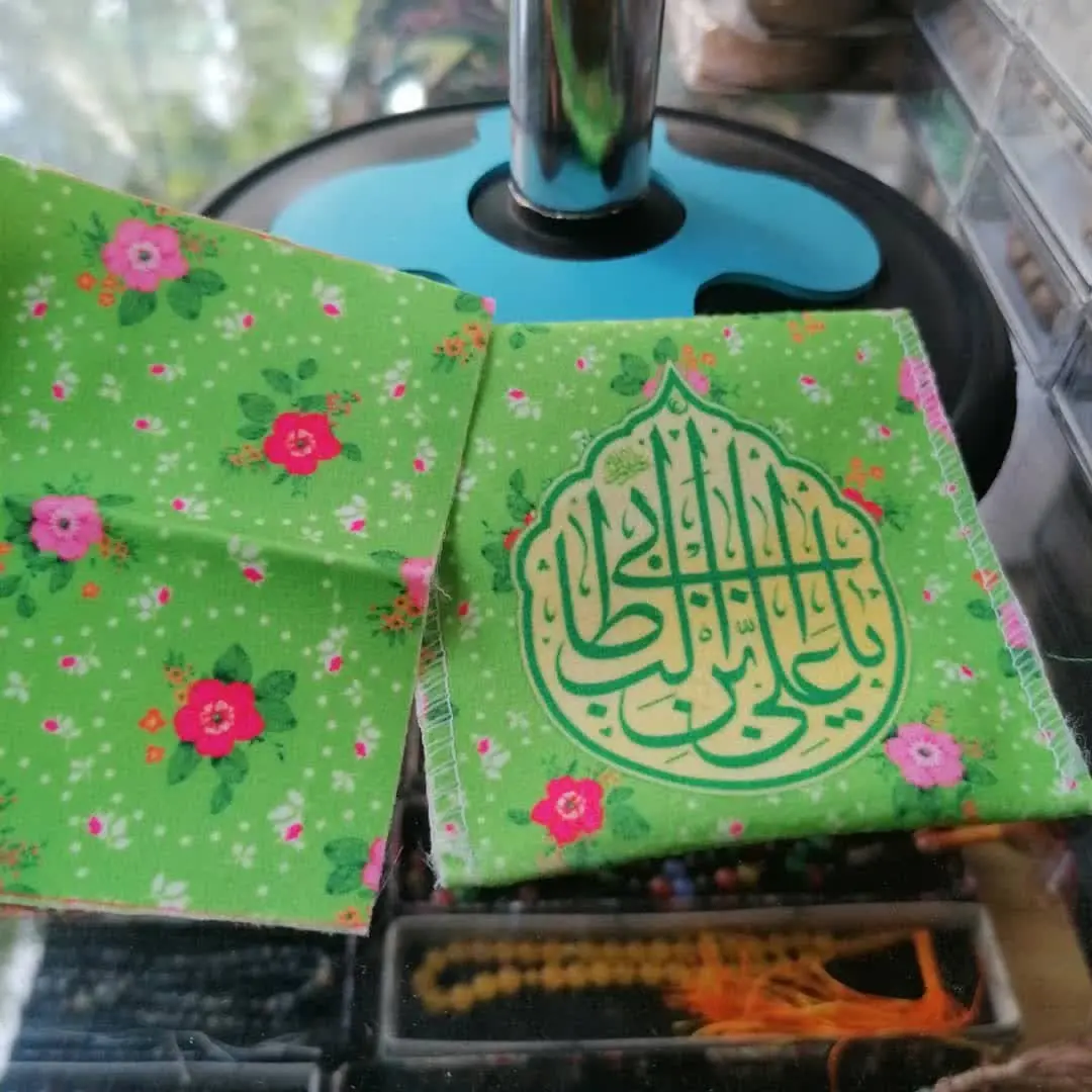 بخشی از منطقه ناصرخسرو از قدیم به عنوان فروش محصولات پارچه‌ای مذهبی مثل کتیبه و … شناخته می‌شده. 
