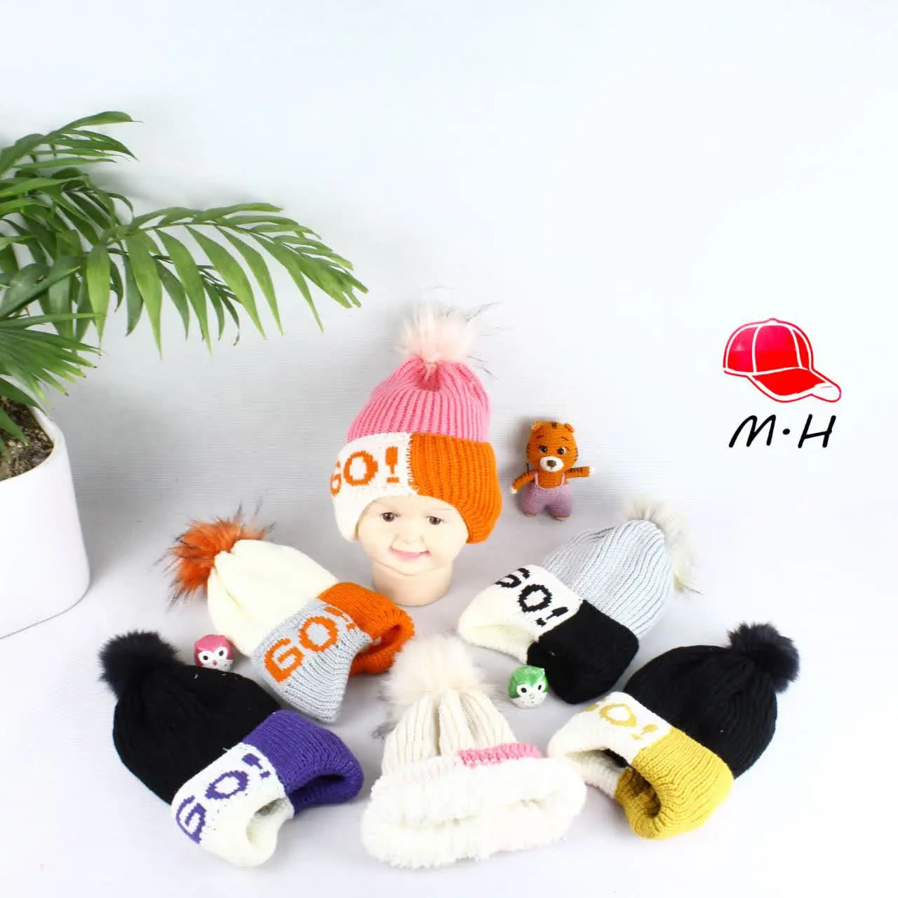 کلاه تک بچگانه گوشدار آوردی...