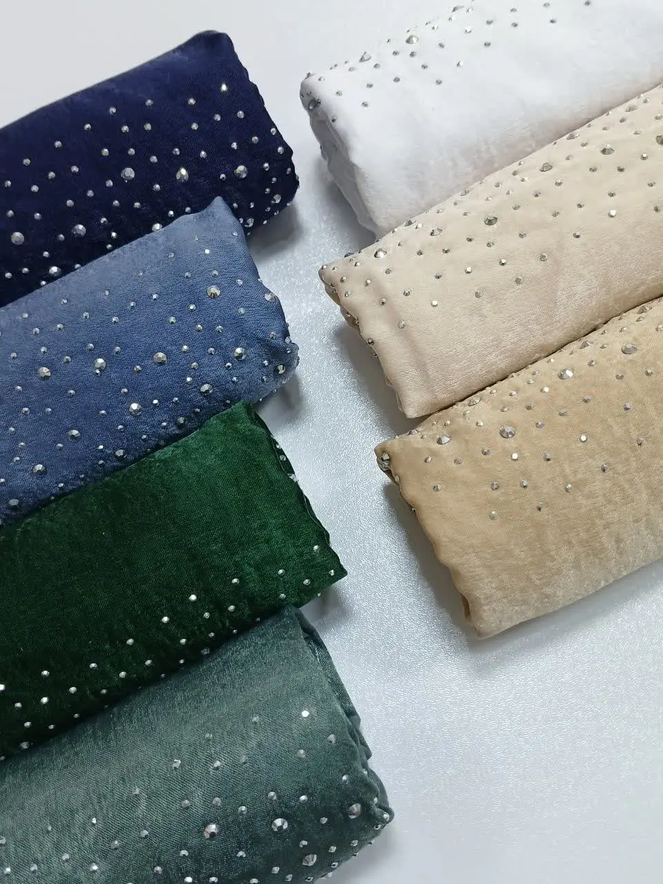 روسری ابریشم کوپرا دور نگین...